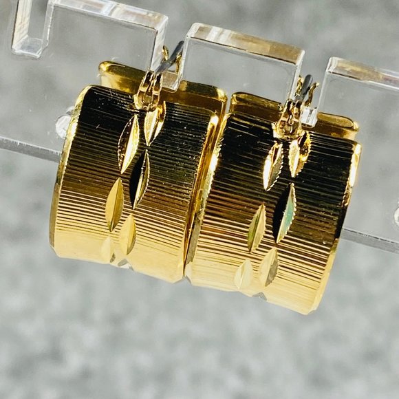 Monet Wide Hoop Pierced Earrings Shiny Gold Tone Womens Clip Fastener Classic - Picture 6 of 16